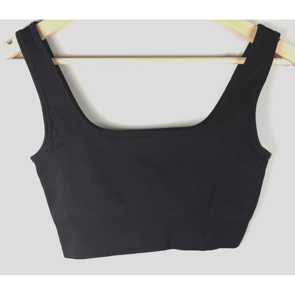 OQQ Black Sports Bra Gym Top Women's Medium Ribbed Athletic Wear Wireless NEW
